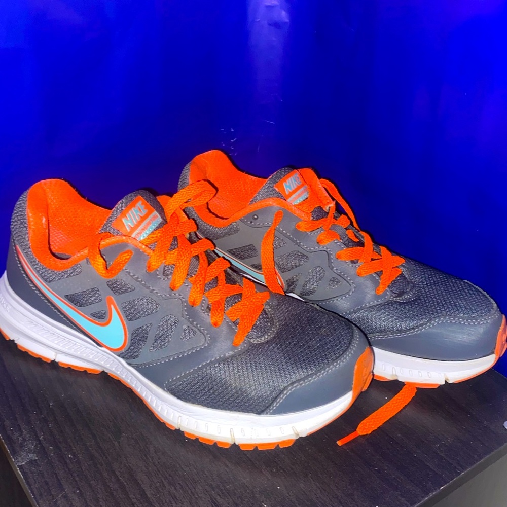 Woman’s Nike size 8